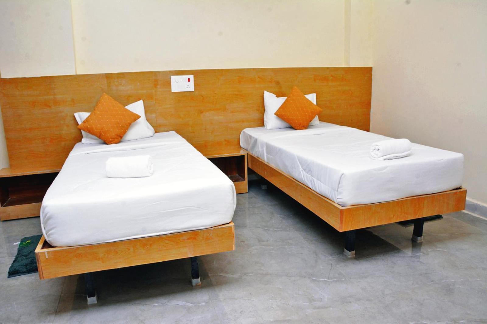 Udupi Deluxe Lodge Gulbarga Kalaburagi Exterior foto