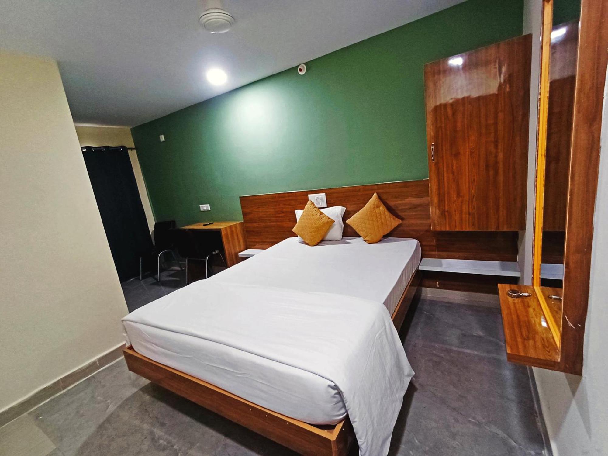 Udupi Deluxe Lodge Gulbarga Kalaburagi Exterior foto