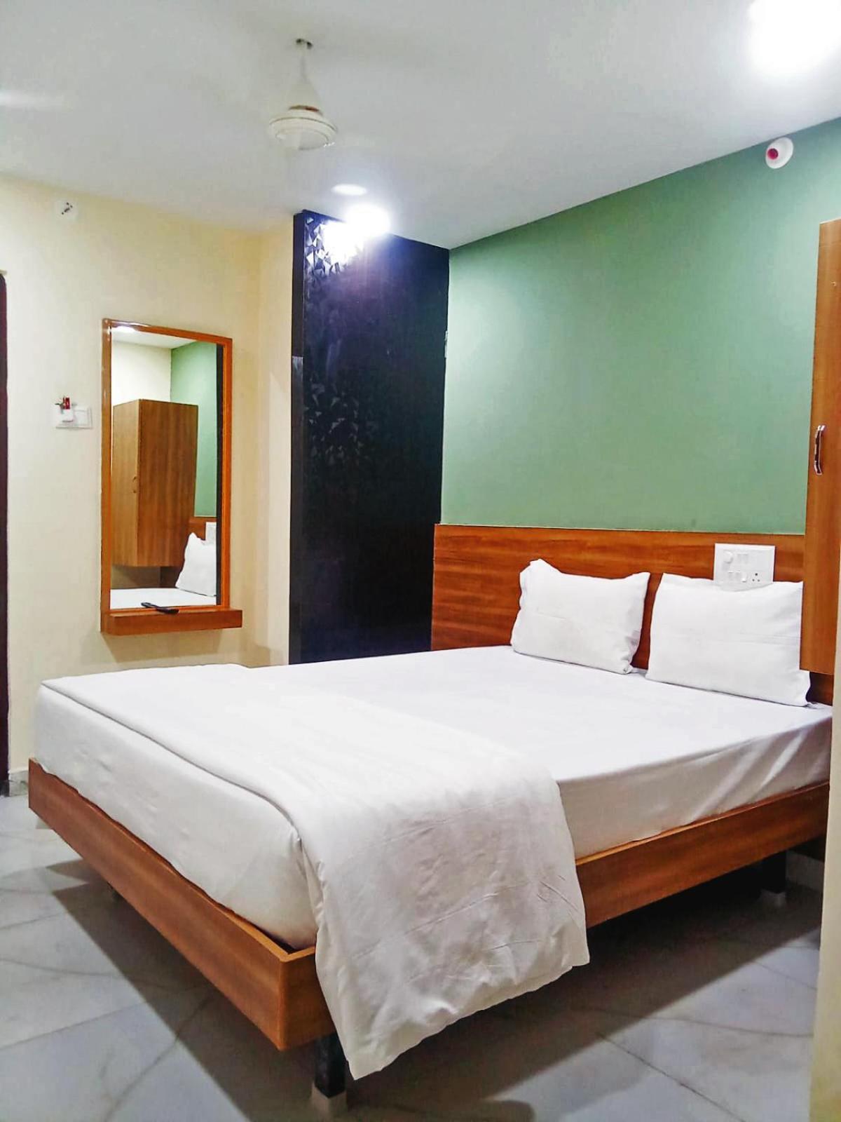 Udupi Deluxe Lodge Gulbarga Kalaburagi Exterior foto