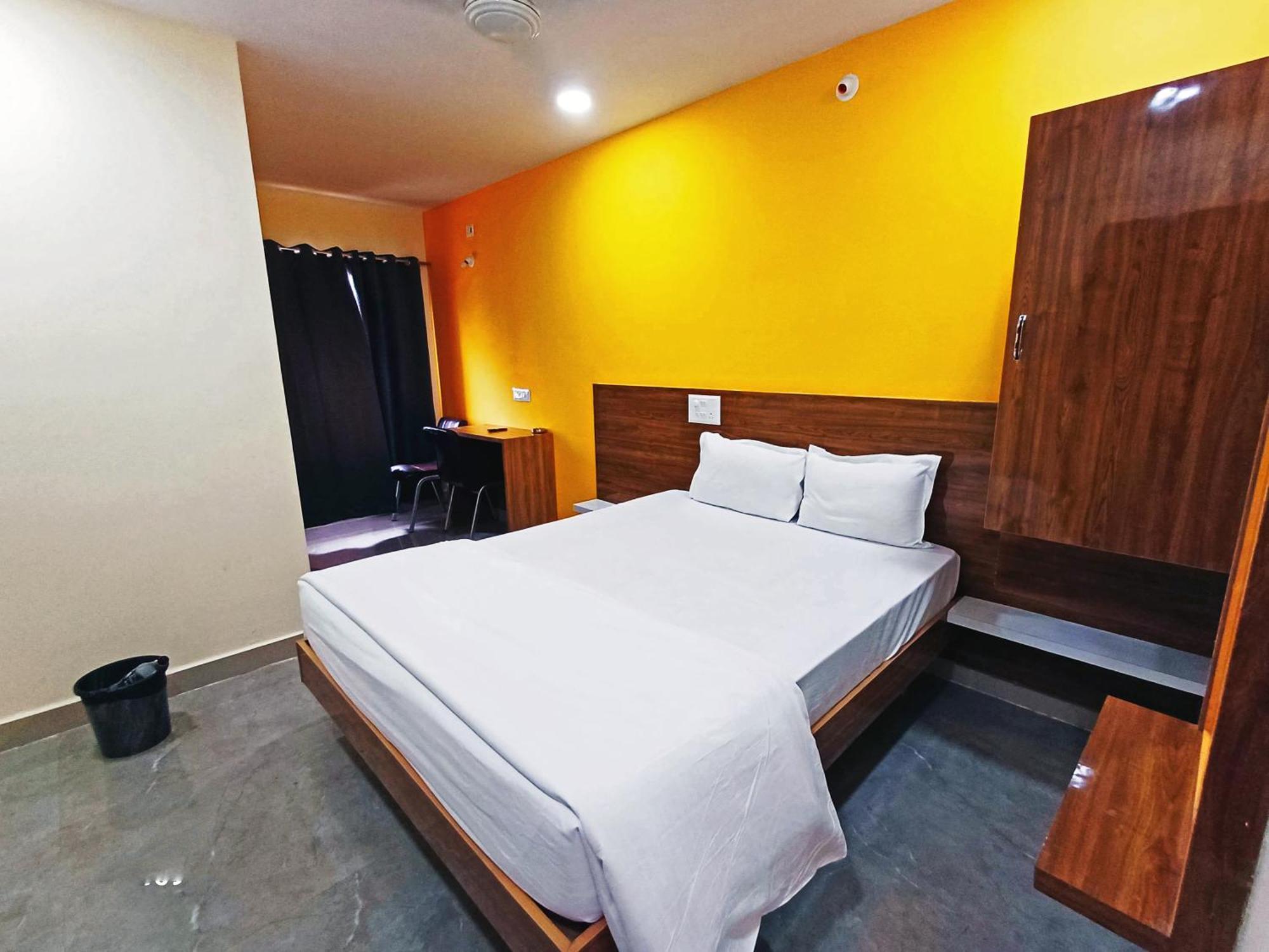 Udupi Deluxe Lodge Gulbarga Kalaburagi Exterior foto